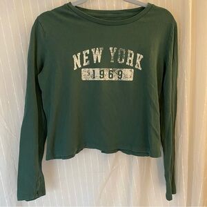 Gap Top Womens M Long Sleeve “Shrunken T” New York 1969 Hunter Green Cotton Crop